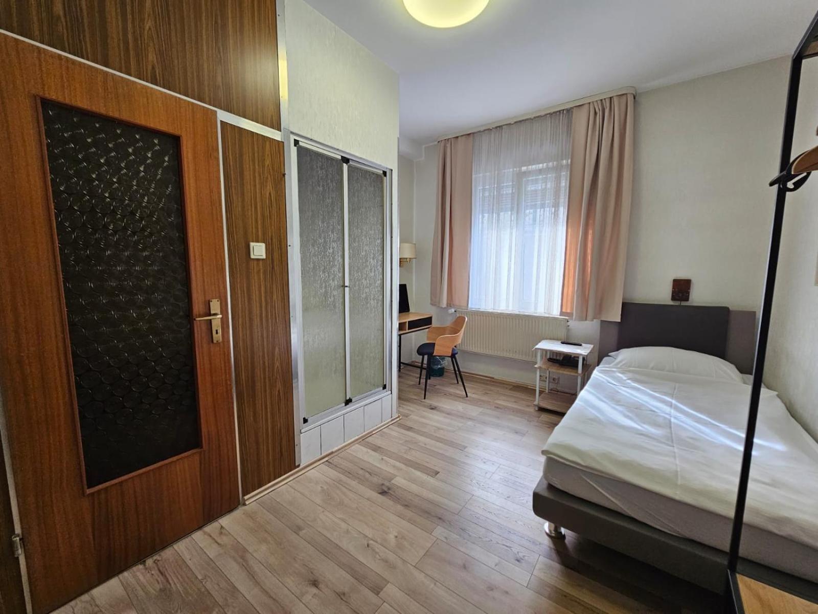 Hotel Haus Isenburg Neu-Isenburg Zewnętrze zdjęcie