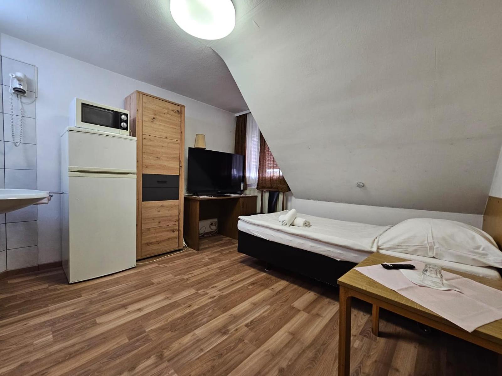 Hotel Haus Isenburg Neu-Isenburg Zewnętrze zdjęcie